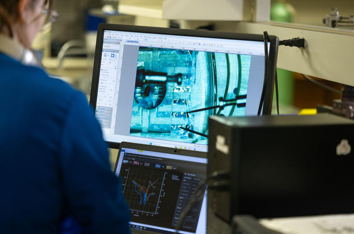 Paterson’s research focuses on developing new, flexible electronic devices made from organic (carbon-based) materials. 