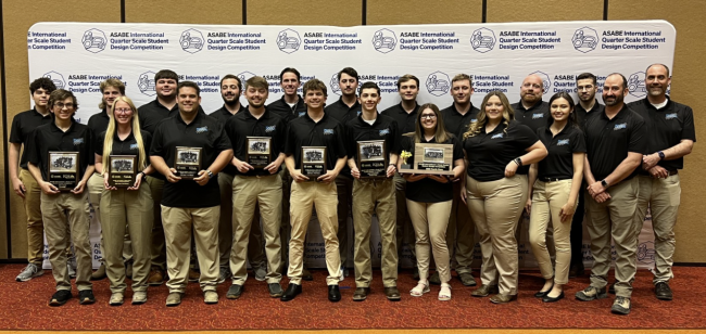 Wildcat Pulling Team (from L to R): Morgan Spears (ME), Chip Henderson (ME), Garret Ousley (BAE), Rianna Mueller (BAE), Thomas Sayers (ME), Campbell Gorman (AES), Jackson Tobbe (BAE), Heath Shewmaker (BAE), Kyle Steckenrider (CE), Alex Kramer (ME), Tyler Rumble (ME), Will Faulkner (BAE), Devin Price (AER), Lauren Lanham (BAE), Mason Bradley (BAE), Grace Benton (BAE), Brett Childers (BAE), Karla Ladino (BAE), Zach Karakostas (BAE), Dan Workman (BAE), Mike Sama (BAE).